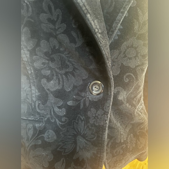 Relativity womens long sleeve velvet button up black floral blazer, size L - Picture 4 of 8